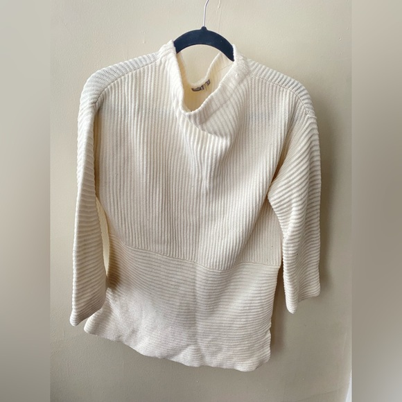 Vince Camuto Cream Ivory Asymmetrical Hem Knit Sweater Sz S - Picture 2 of 7